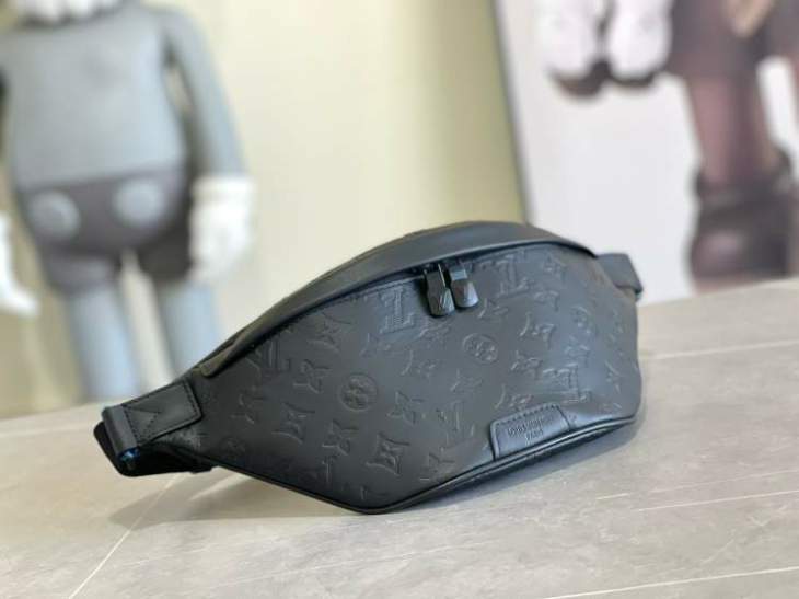 Picture of Louis Vuitton Mens Bags _SKUfw123921465fw